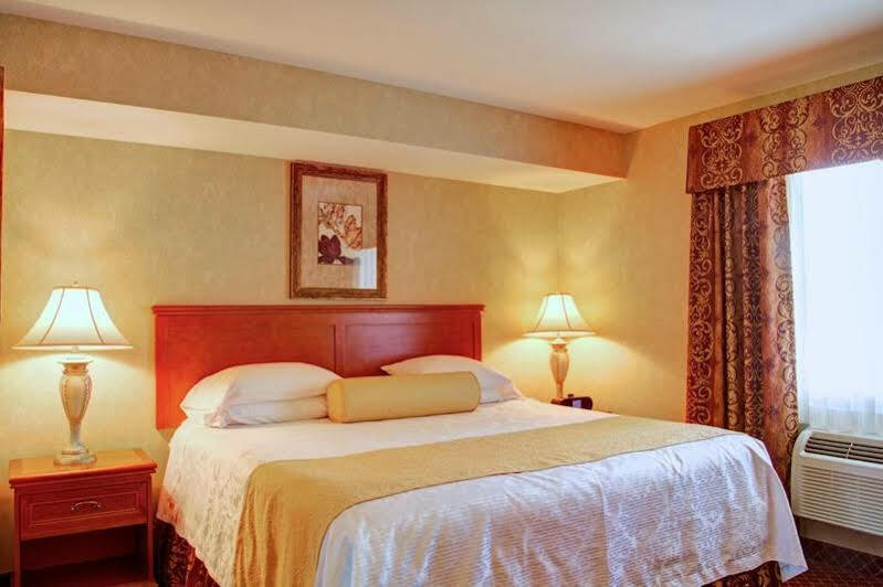 Best Western Plus Media Center Inn & Suites Burbank Exteriér fotografie
